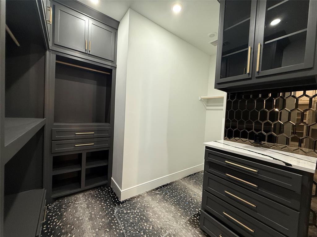 Granbury, Texas 76049, United States, 5 Bedrooms Bedrooms, ,6 BathroomsBathrooms,Residential,Active,157254