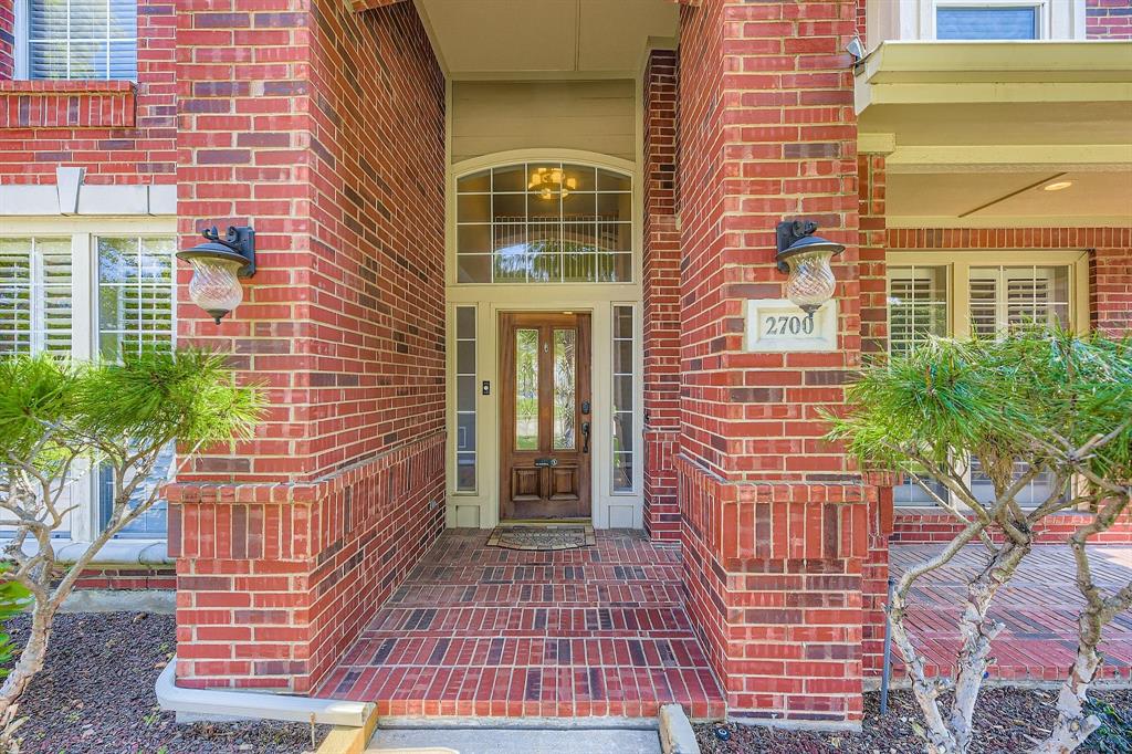 2700 Woodbury Drive