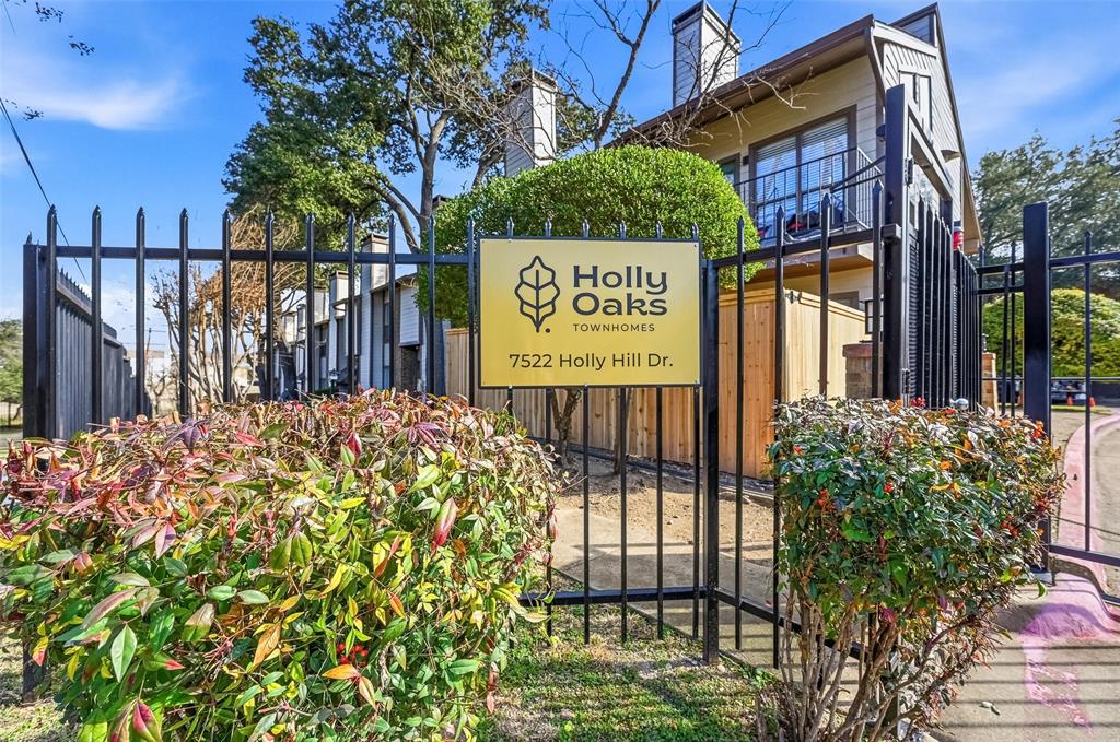Holly Oaks Twnhms - Residential