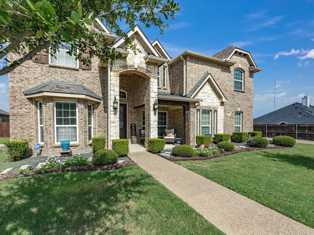 906 Hidden Lakes Drive