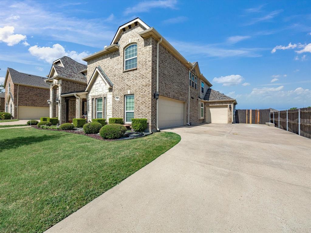 906 Hidden Lakes Drive