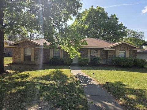 Photo of 521 Newcastle Drive, DeSoto, TX 75115 (MLS # 21223760)