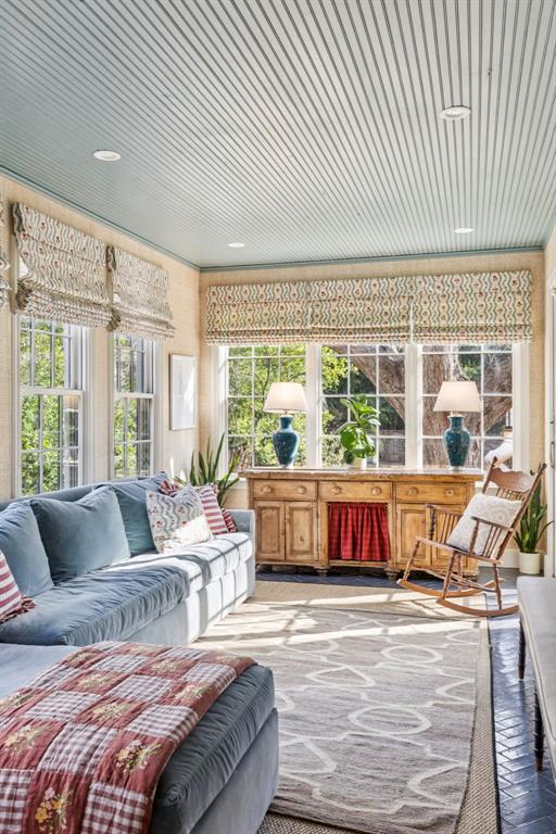 1022 N Montclair Avenue