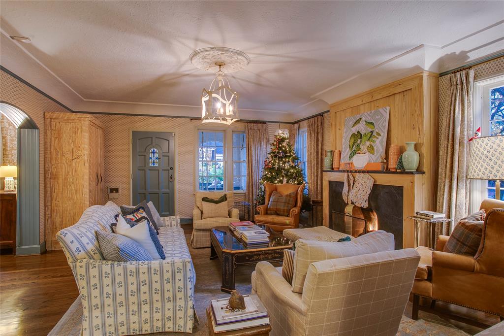 1022 N Montclair Avenue