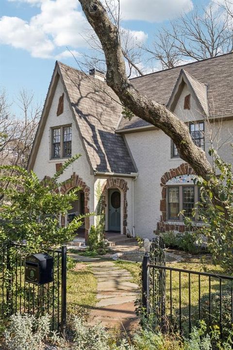 1022 N Montclair Avenue Dallas TX 75208