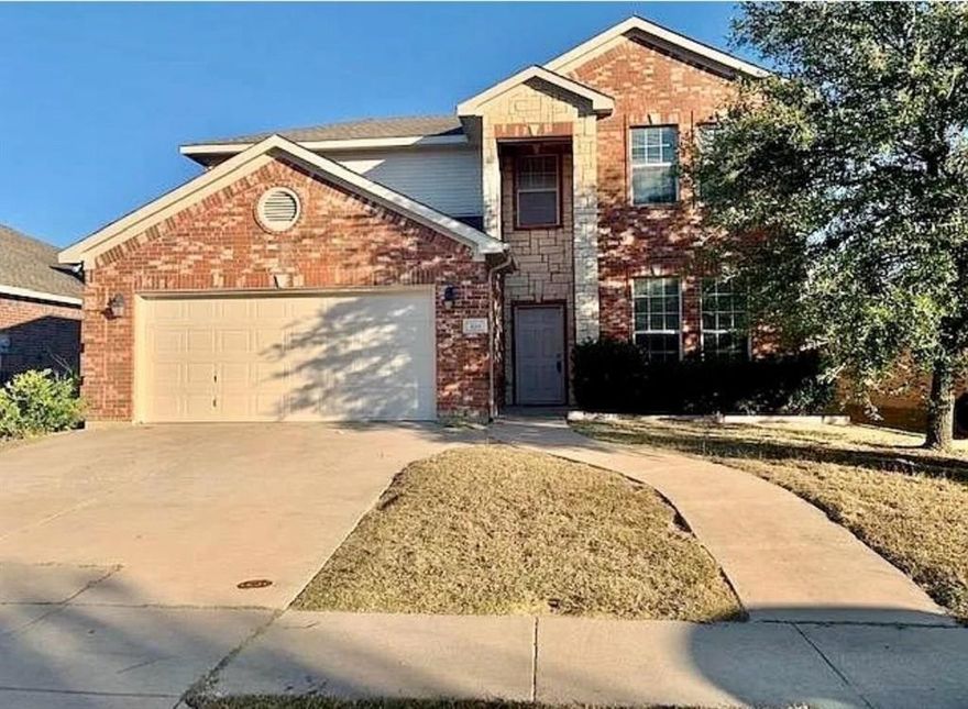 Large 4 bedroom 2.5 bath home with beautiful floors, freshly painted inside and out, close to schools and hwy 287 and Interstate 35. Spacious game room and 3 large bedrooms upstairs. Downstairs Master suite with open concept living and additional dining or office space. This is a very clean home to lease. 
Landlord requires good rental history, verifiable income and allows pets with a pet fee. Pet restrictions apply.