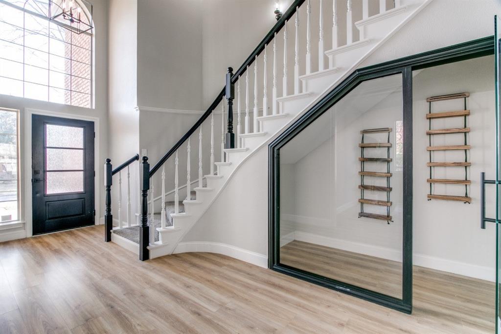 6606 Carriage Drive