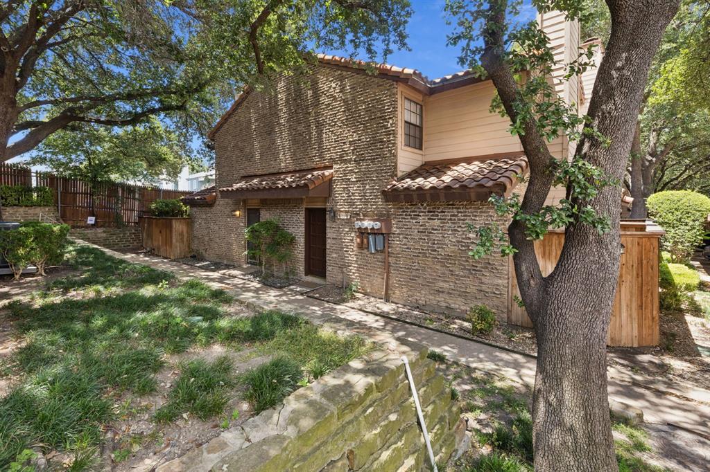 Preston Oaks Crossing Condos 01 & 02 - Residential