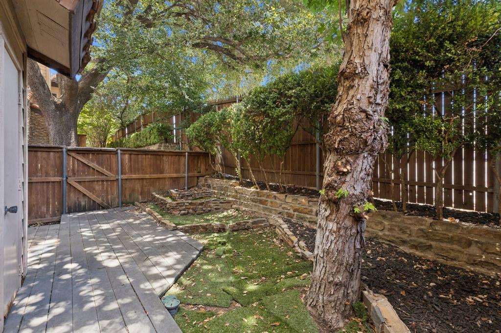 Preston Oaks Crossing Condos 01 & 02 - Residential