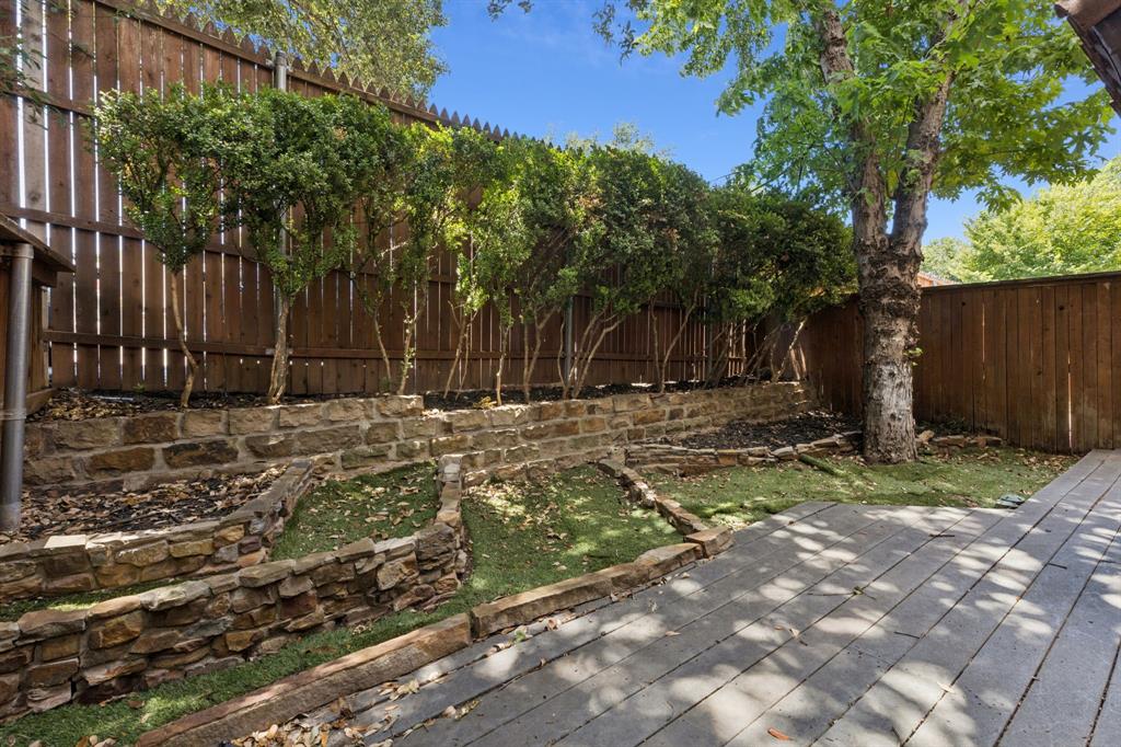 Preston Oaks Crossing Condos 01 & 02 - Residential