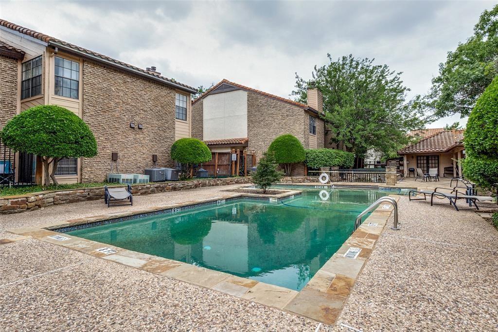 Preston Oaks Crossing Condos 01 & 02 - Residential