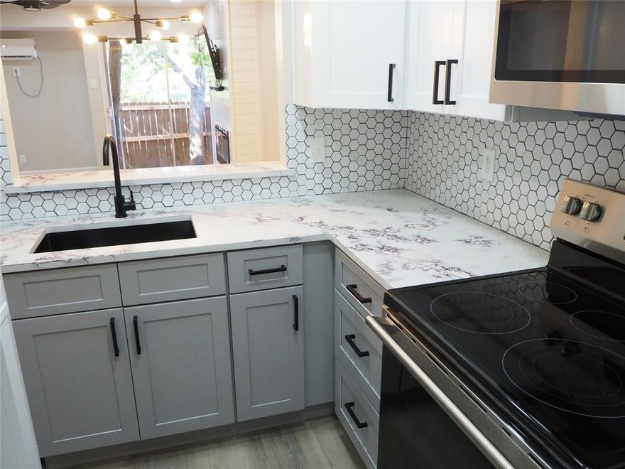 2 WEEKS OF FREE RENT. 2 Bedroom 1.5 Bathroom Condominium situated in the sought-after Richardson ISD, this condo delivers excellent value. The completely updated, open-concept layout features a cozy fireplace, 2 spacious bedrooms and a Jack and Jill bathroom upstairs. The owner pays the monthly HOA fee, which covers pest control, exterior maintenance, and community pool access. Enjoy unbeatable convenience with quick access to major highways, plus proximity to shopping, dining, and entertainment.