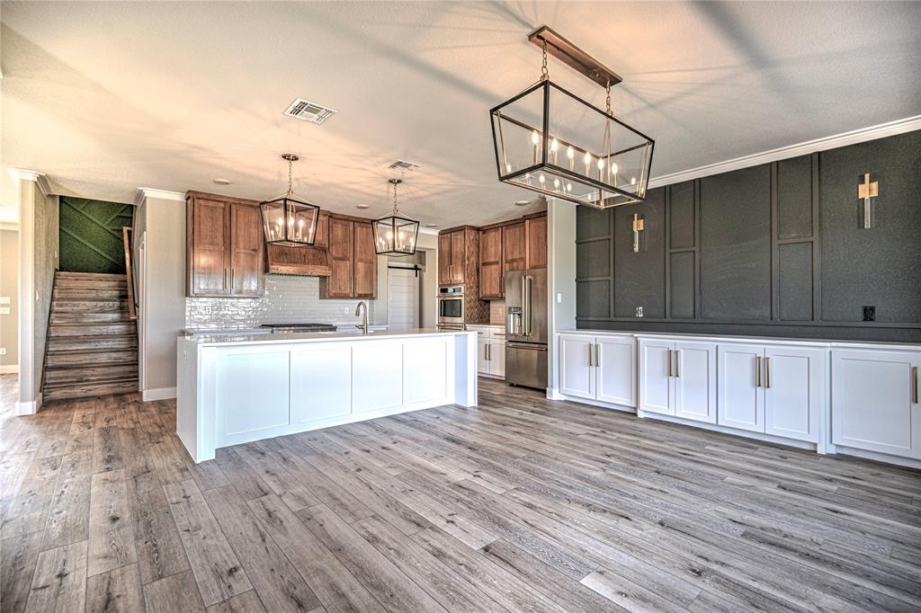 8186 S Lone Star Parkway