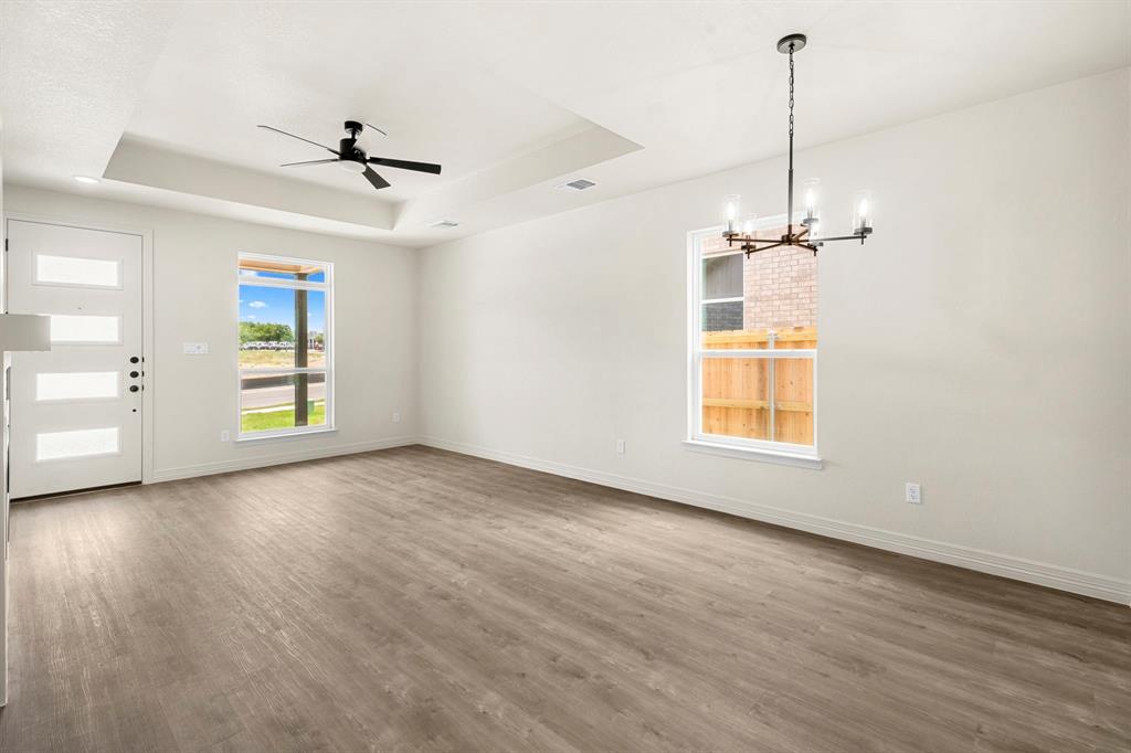 1305 Lone Pine Way