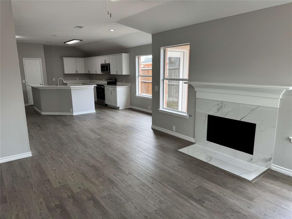 405 Tenbury Court