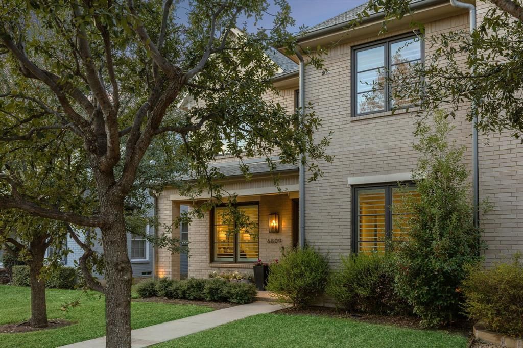 Photo of 6809 Del Norte Lane, Dallas, TX 75225 (MLS # 21193907)