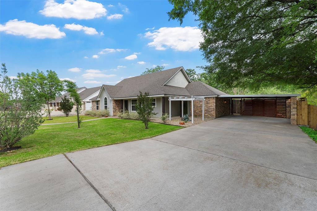8224 Forest Ridge Drive
