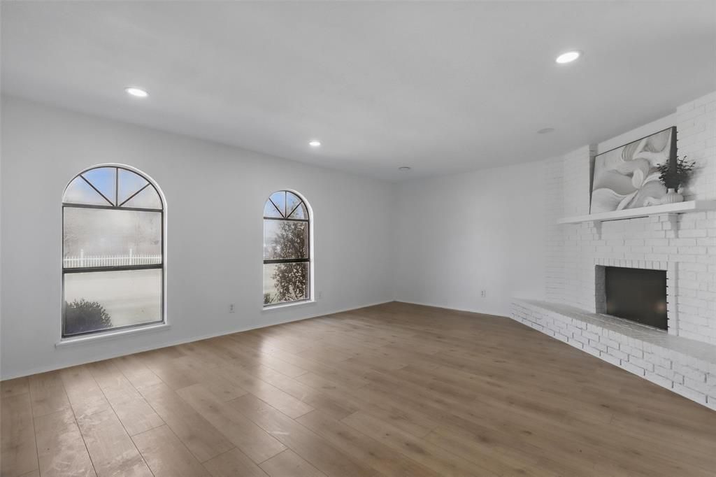listing image 0