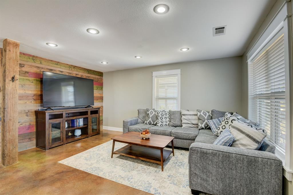 405 Hubbard