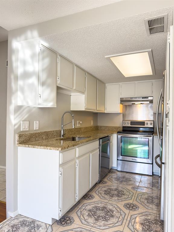 OAKS ON THE LANE CONDOMINIUM PH I - Residential