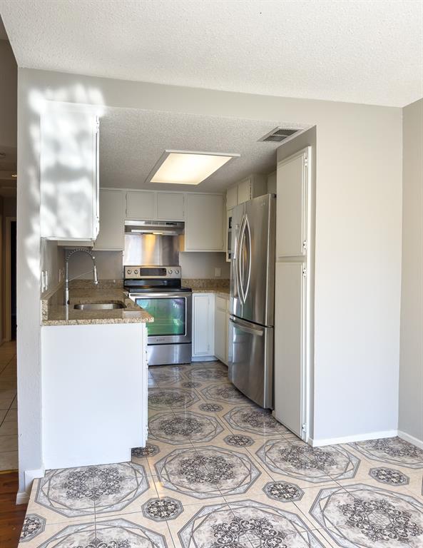 OAKS ON THE LANE CONDOMINIUM PH I - Residential