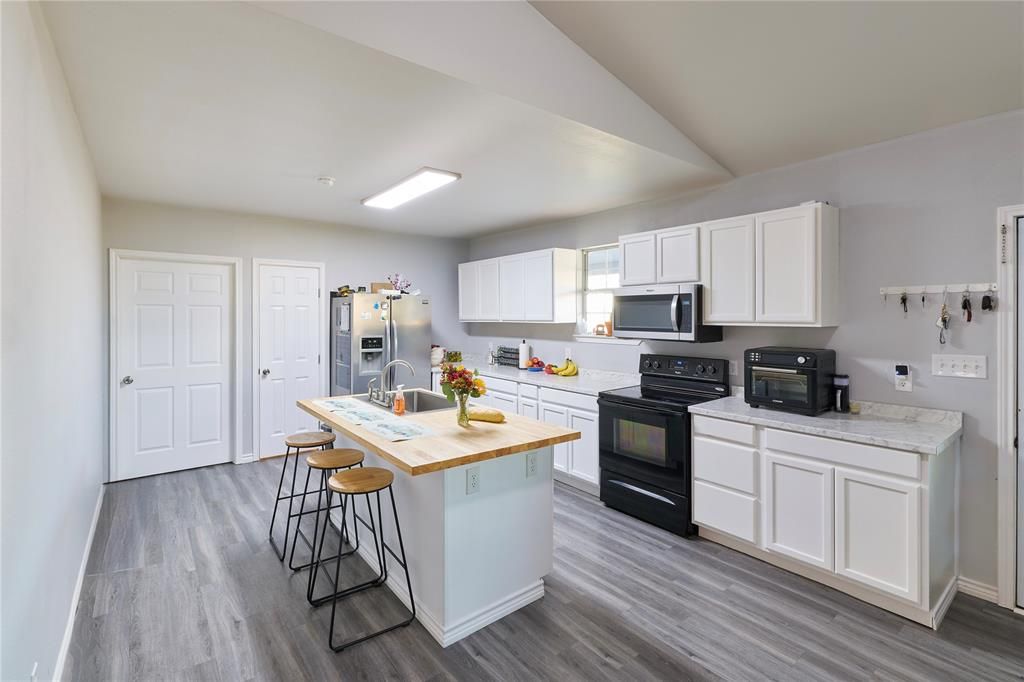 Photo of 1867 County Road 4131, Cumby, TX 75433 (MLS # 21157627)