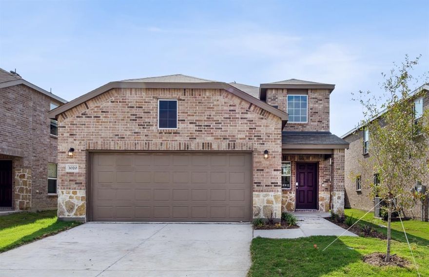 NEW CONSTRUCTION:  Arbordale by Centex in Forney. Two-story Fentress plan - Elevation LS201. Available September - October 2024 move-in. 4BR,2.5BA + Oversized homesite + Second story inviting Game Room perfect for additional entertaining + Elegant Tray ceiling in owner's suite + Modern owner's bath with dual vanities and a spacious shower + Sleek LVP Flooring throughout + Stylish quartz countertop throughout - 2,257 SF. Spacious home perfect for growing families, or entertaining guests.