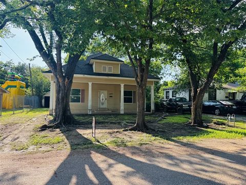 Photo of 1203 Sewanee Drive, Marlin, TX 76661 (MLS # 21280485)