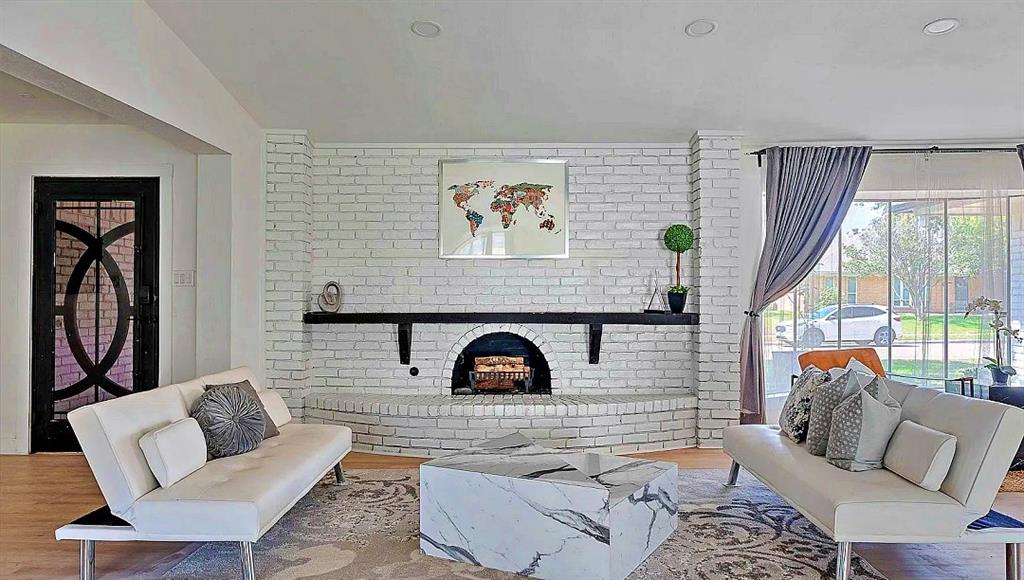 2521 Delmar Drive