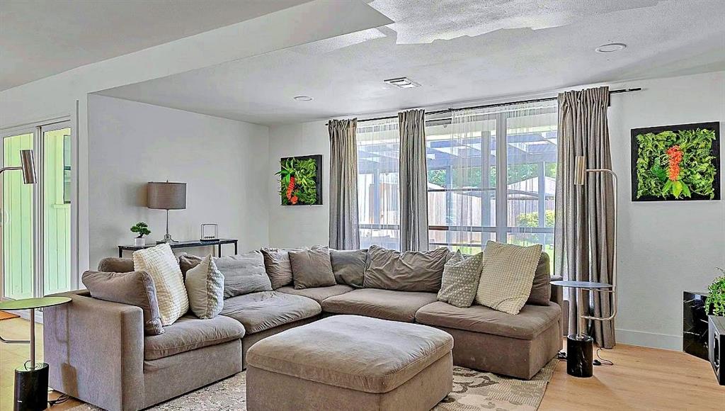 2521 Delmar Drive