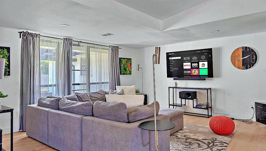 2521 Delmar Drive