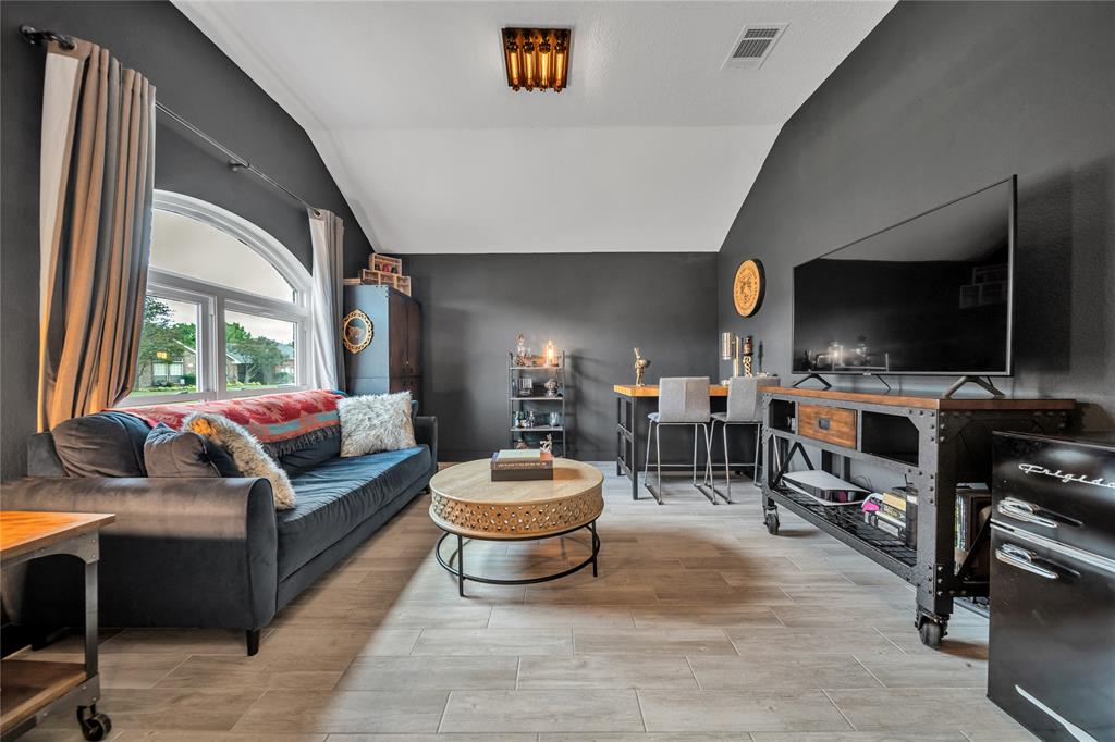 2604 Hackberry Creek