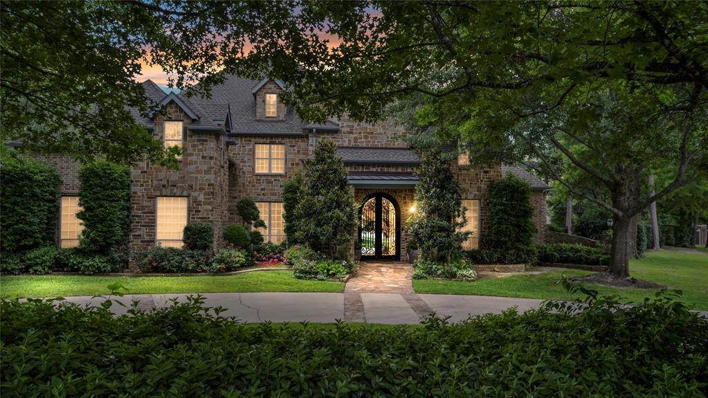 1950 Stonegate Circle