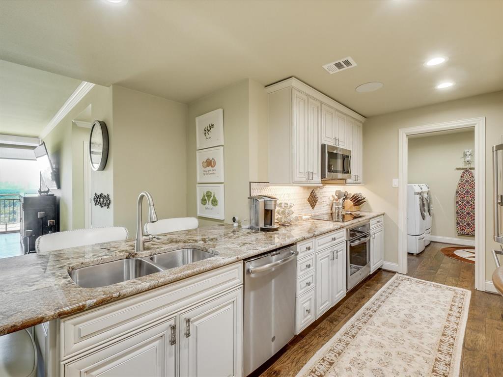 6335 W Northwest Highway 1514