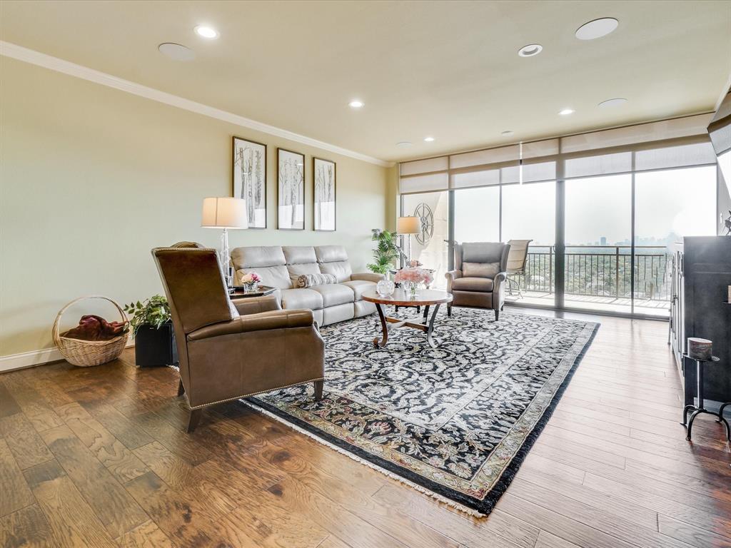 6335 W Northwest Highway 1514
