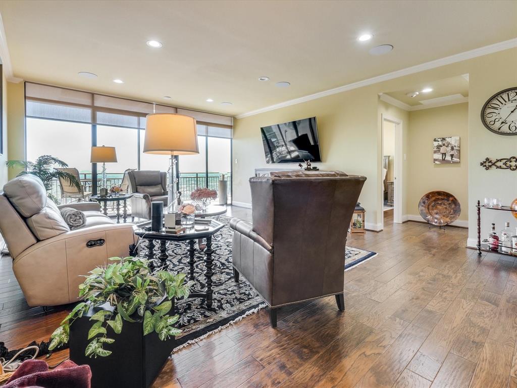 6335 W Northwest Highway 1514