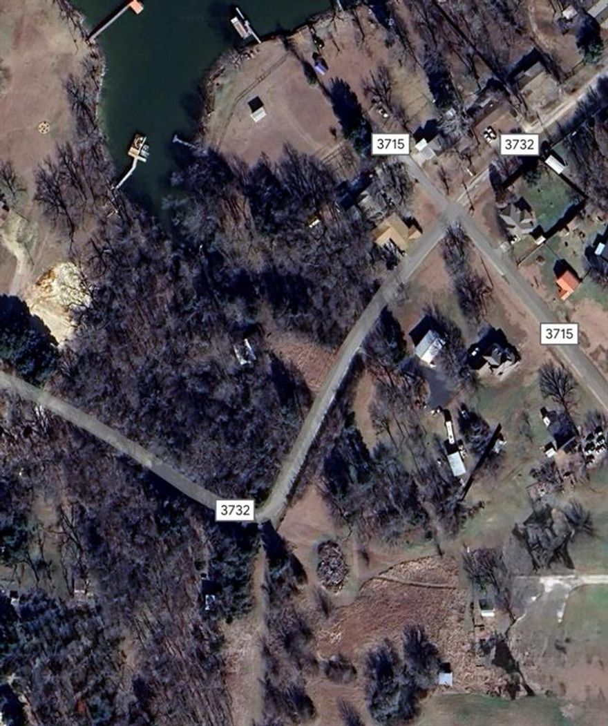 This property is untouched raw land ready to build and make it your own. Close to the water and Tawakoni State Park.