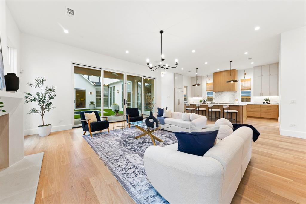 7327 Casa Loma Avenue