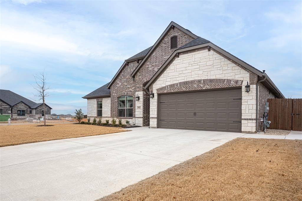 912 Meadow View Drive