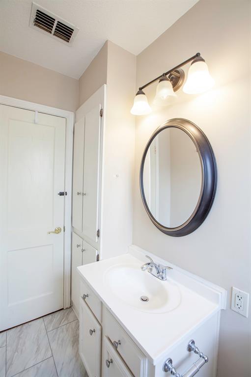 Dallas, Texas 75209, United States, 2 Bedrooms Bedrooms, ,1 BathroomBathrooms,Residential,Active,126827