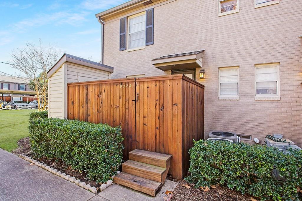 Dallas, Texas 75209, United States, 2 Bedrooms Bedrooms, ,1 BathroomBathrooms,Residential,Active,126827