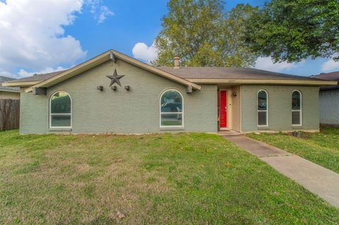 Photo of 6017 Mimosa Lane, Rowlett, TX 75089 (MLS # 21126204)