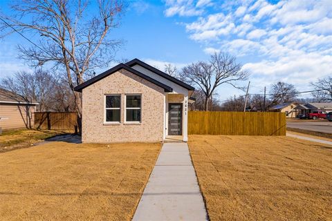 Photo of 2621 College Street, Greenville, TX 75401 (MLS # 21171555)