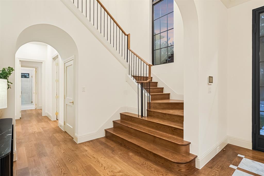 6847 Lakeshore Drive