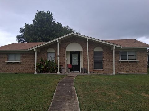 1813 Mission Drive Garland TX 75042