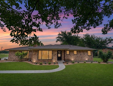 Photo of 1289 S Waco Street, Van Alstyne, TX 75495 (MLS # 21299106)