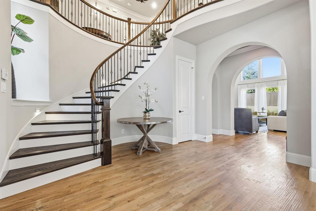 4266 Longwood Drive