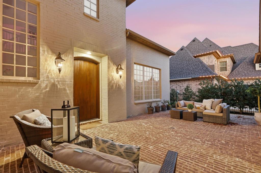 4266 Longwood Drive