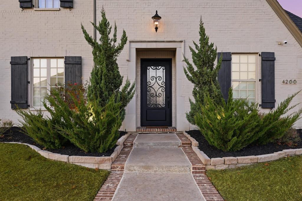4266 Longwood Drive