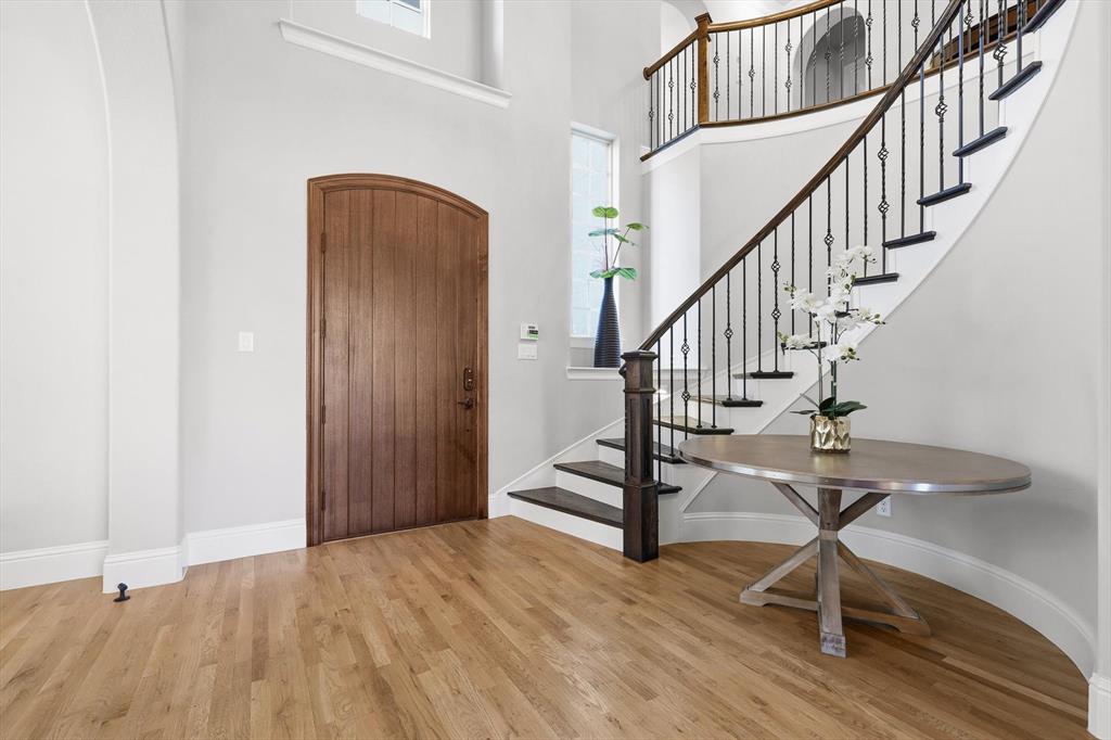4266 Longwood Drive